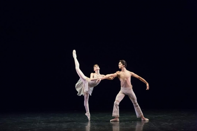 Bailarinos da Cia. Jovem Bolshoi Brasil são premiados em concurso internacional de Perm, na Rússia