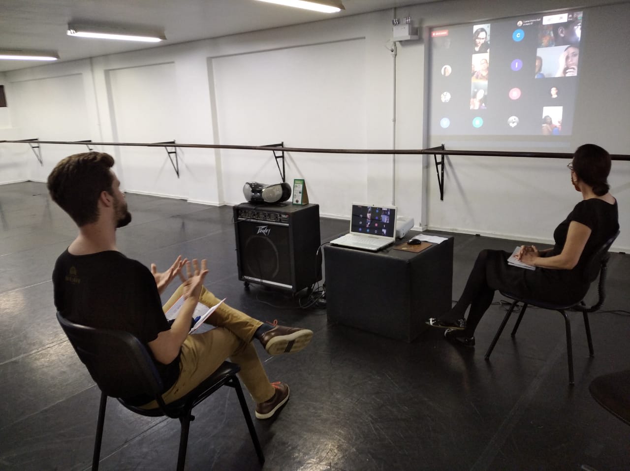 Escola Bolshoi realiza reunião on-line com pais de alunos