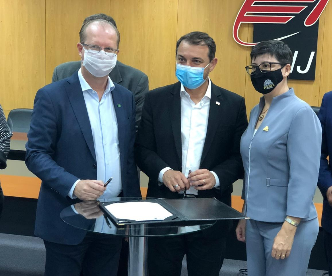 BRDE renova contrato com a Escola Bolshoi com o apoio do Governo do Estado