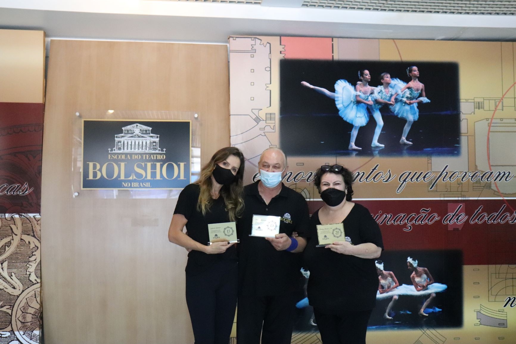 Escola Bolshoi homenageia colaboradores com 15 e 20 anos de casa