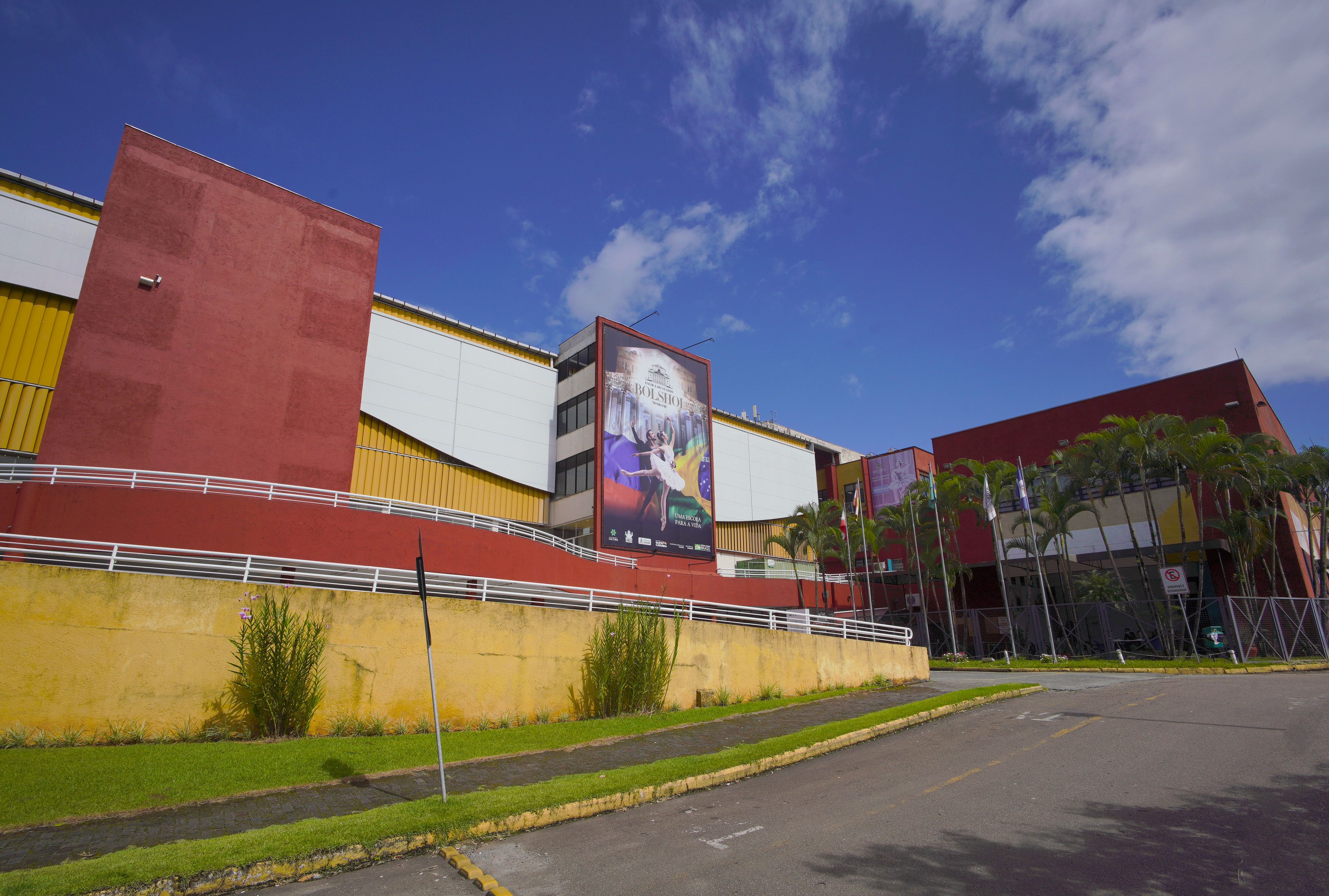 Visitas à Escola Bolshoi continuam suspensas
