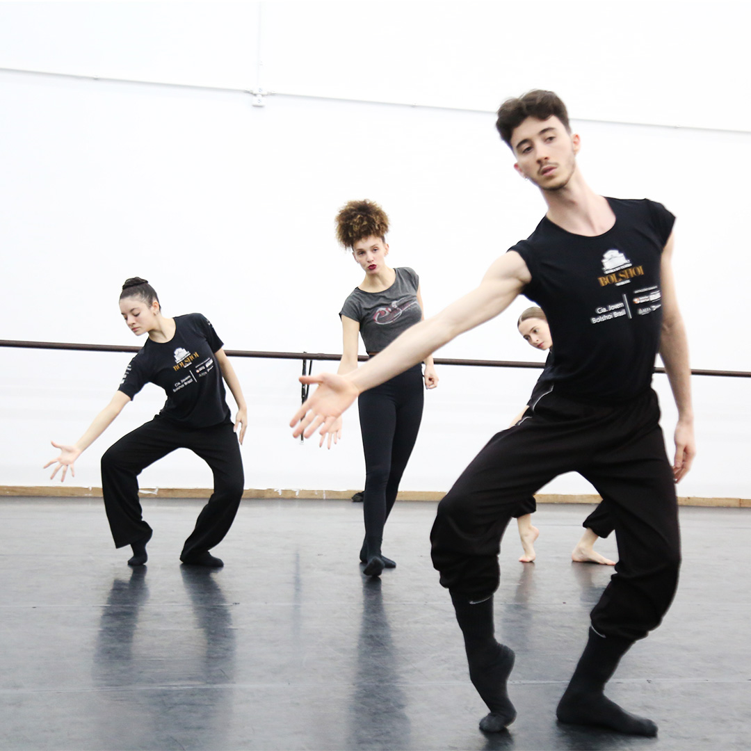 Escola Bolshoi recebe bailarina e coreógrafa Julia Meirelles para oficinas de Jazz