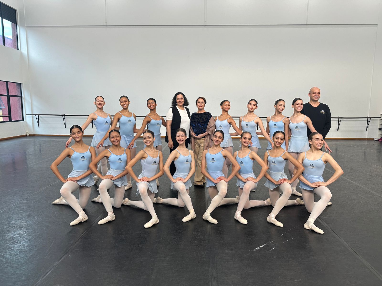 Primeira Bailarina do Theatro Municipal do Rio de Janeiro, Cecília Kerche, ministra aulas e workshops na Escola Bolshoi em Joinville