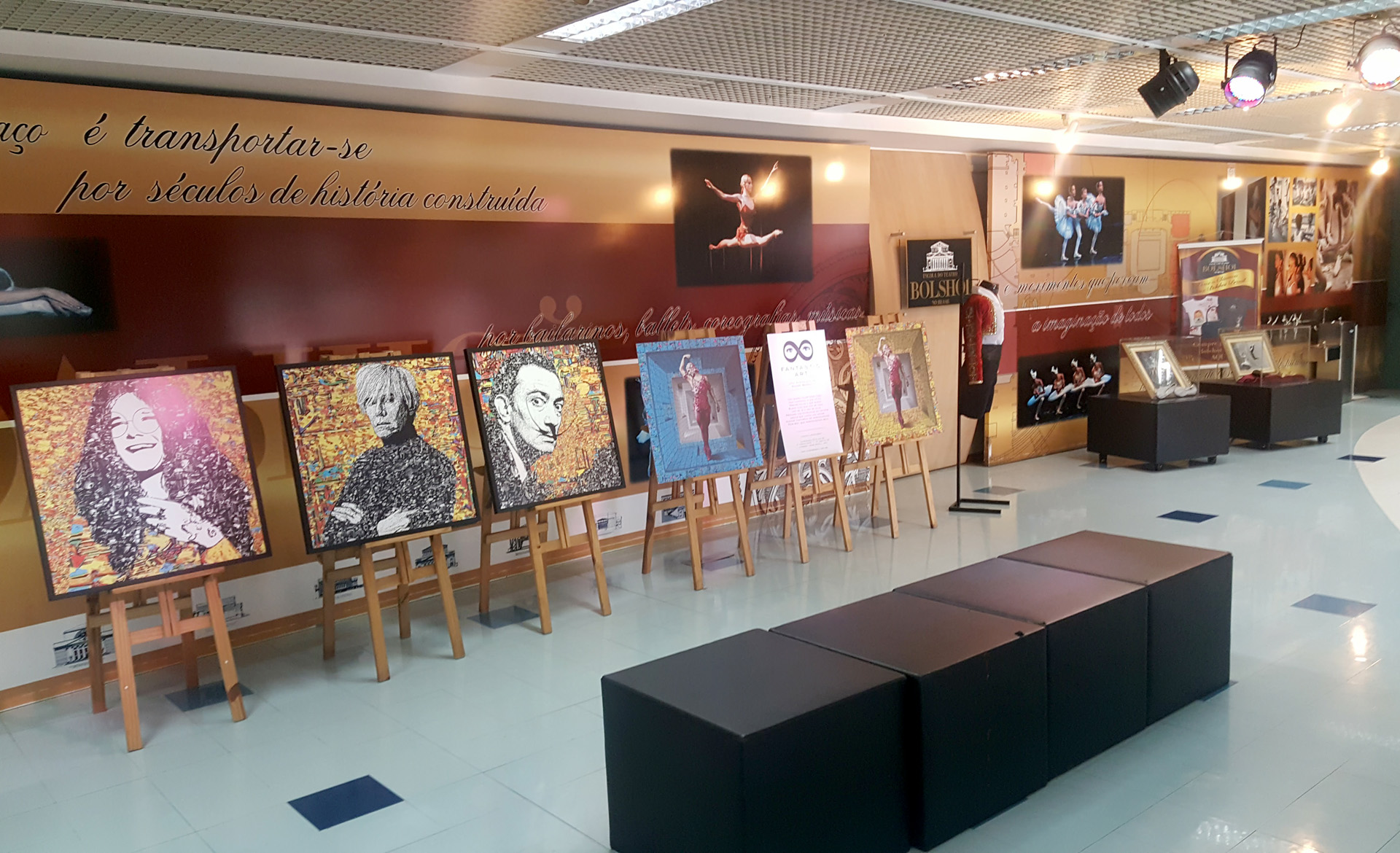 Exposição na Escola Bolshoi